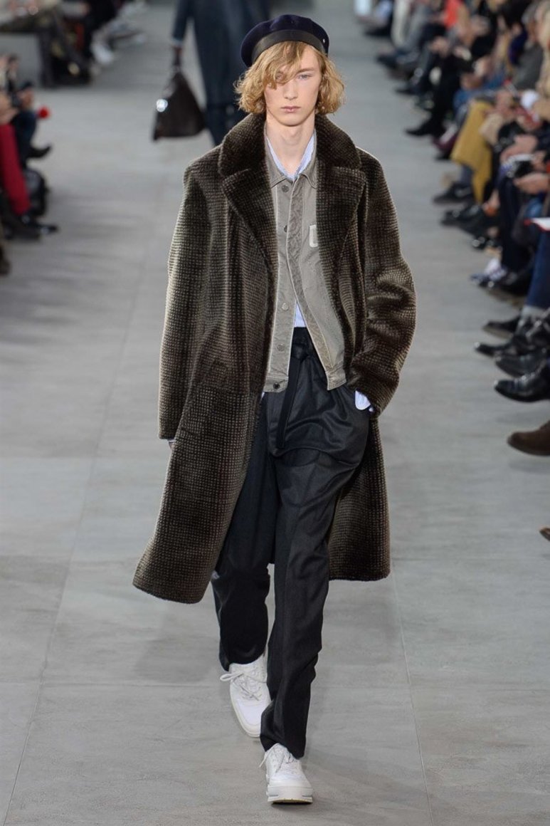 5880d9532c475 - LOUIS VUITTON Menswear F/W 2017-2018