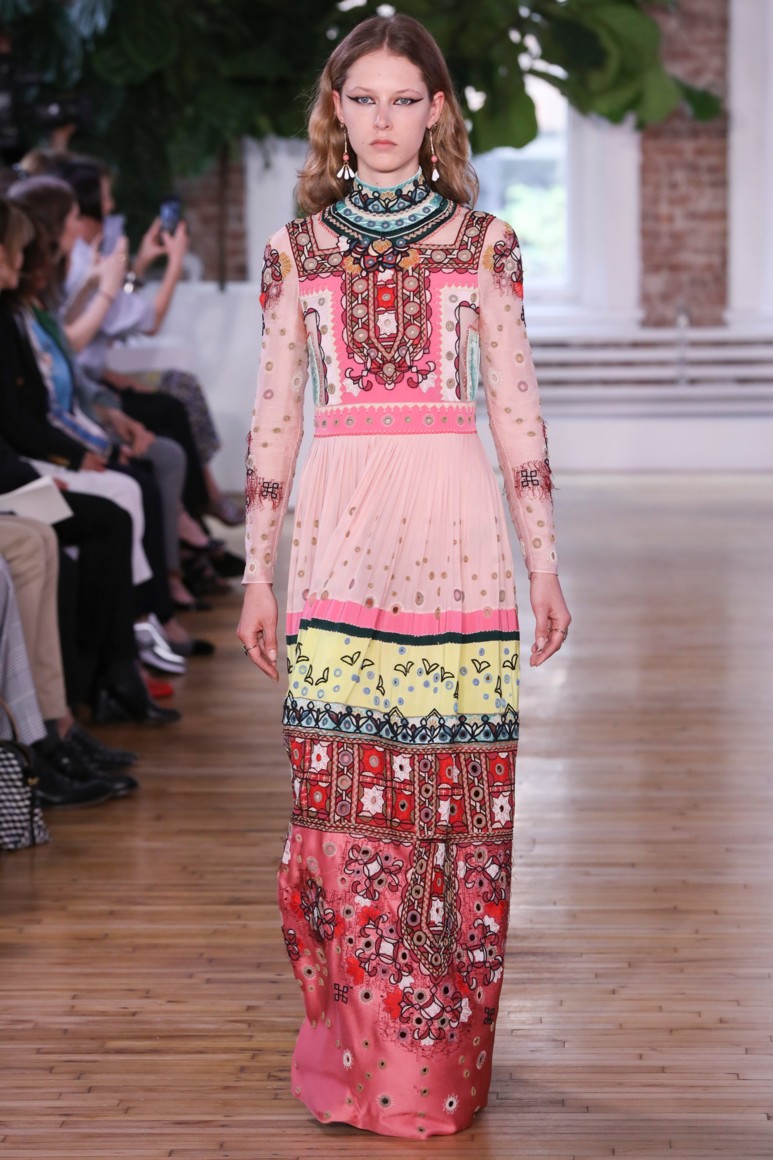 5925613bc0830 - VALENTINO RESORT 2018