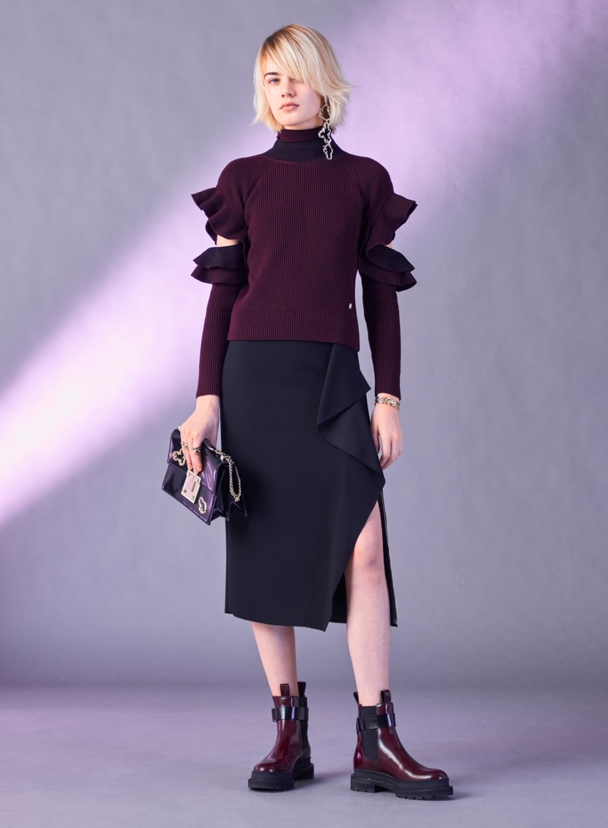 584ed41244e44 - VERSACE PRE-FALL 2017