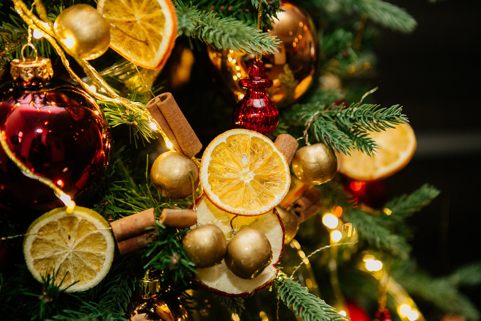 Как украсить елку: главные тенденции новогоднего декора