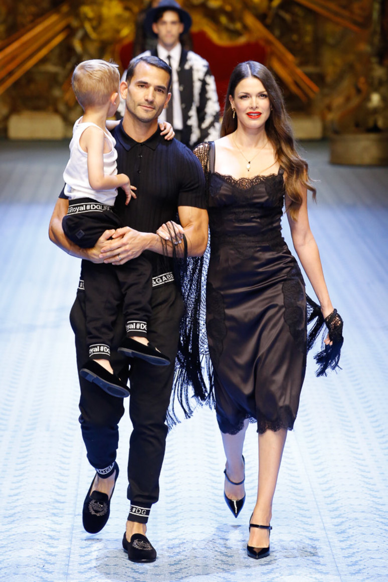 5b252868af46f - Dolce & Gabbana Menswear: семейный праздник