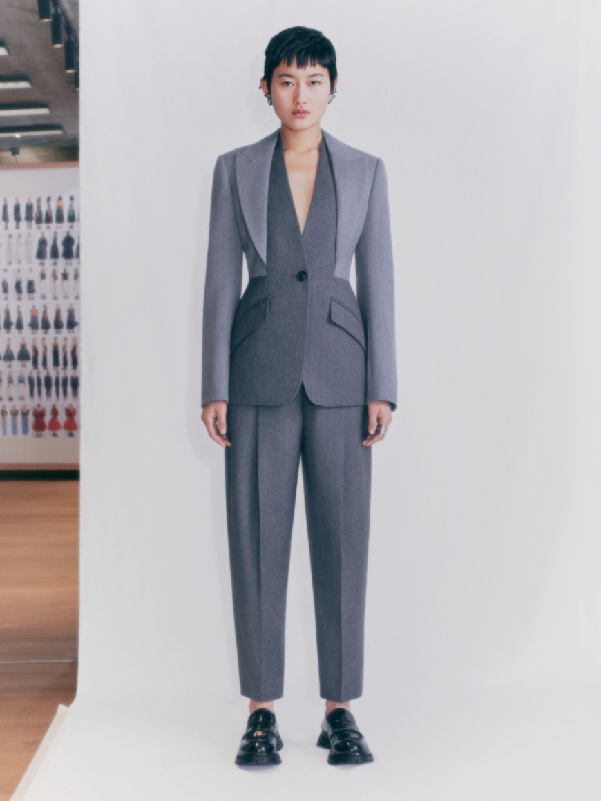 Коллекция Alexander McQueen Pre-Fall 2021 фото - Vogue UA