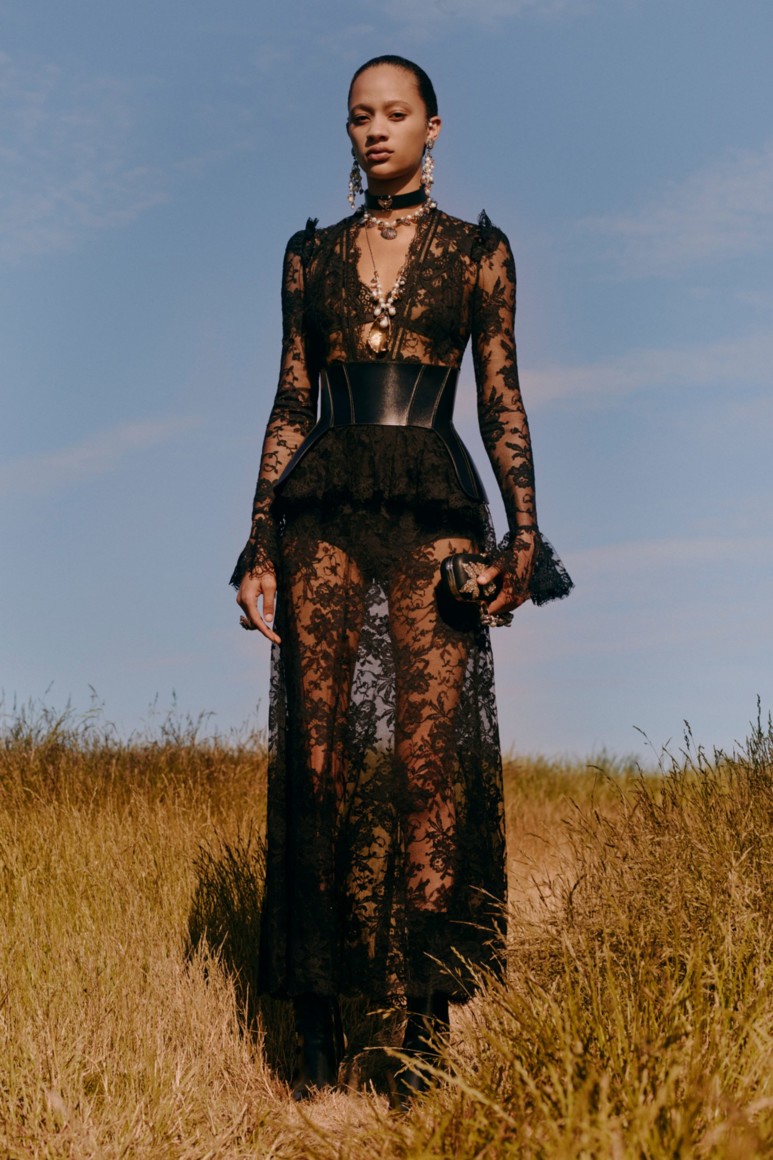 Коллекция Alexander McQueen Resort 2019 фото - Vogue UA