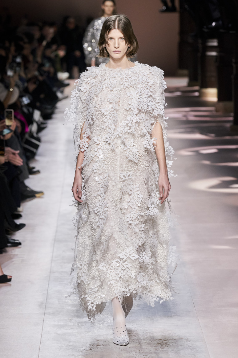 5e281d8804ff3 - GIVENCHY COUTURE SPRING SUMMER 2020