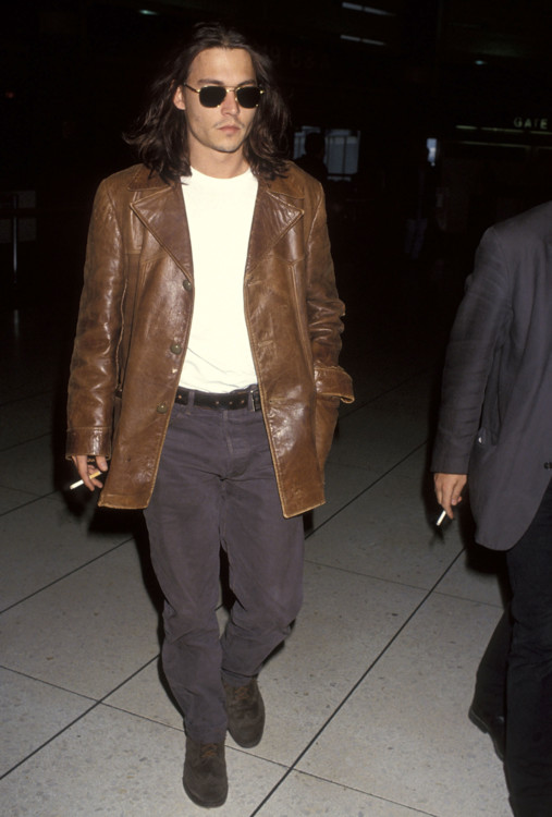 Джонни Депп в Международном аэропорту Лос-Анджелеса, 1993