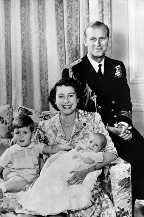 Королева Єлизавета II і принц Філіп з дітьми принцом Чарльзом і принцесою Анною, 1950 рік