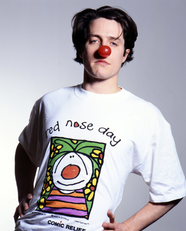 Хью Грант в кампании Red Nose Day в 1995 году в Англии
