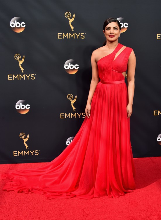 Пріянка Чопра в ефірній сукні Jason Wu на церемонії Emmy-2016