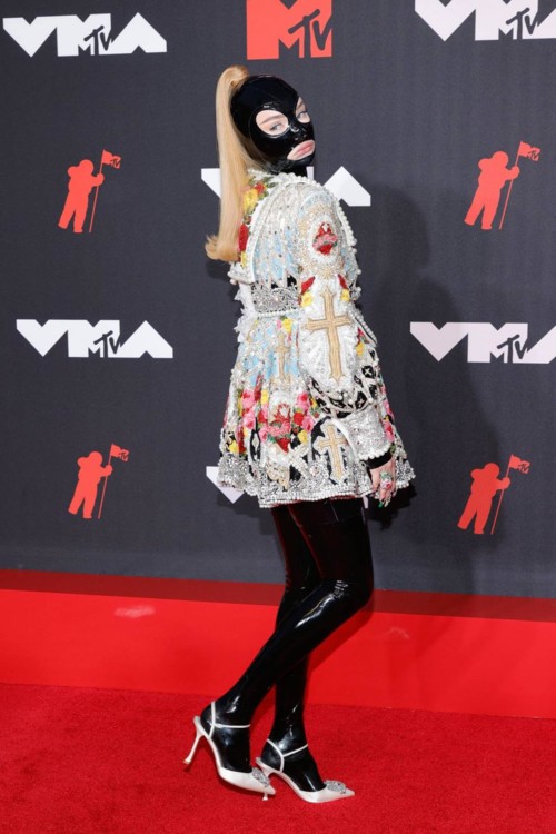 Ким Петрас в Richard Quinn на MTV Video Music Awards, сентябрь 2021