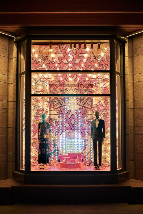 Новогодние витрины киевского ЦУМ "Фабрика подарков"