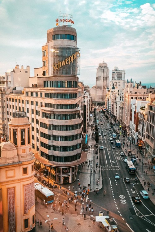 8. Мадрид, Испания. Photo: Jordi Moncasi / Unsplash