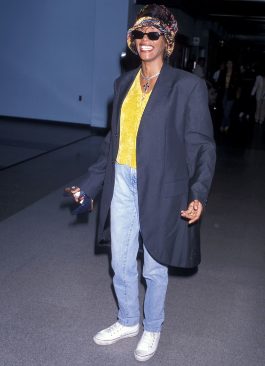 Уитни Хьюстон в Международном аэропорту Лос-Анджелеса, 1998