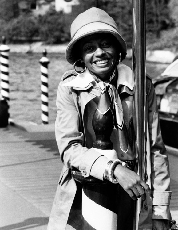 Даяна Росс на набережній у Венеції під час промотуру фільму «Леді співає блюз», 1972
