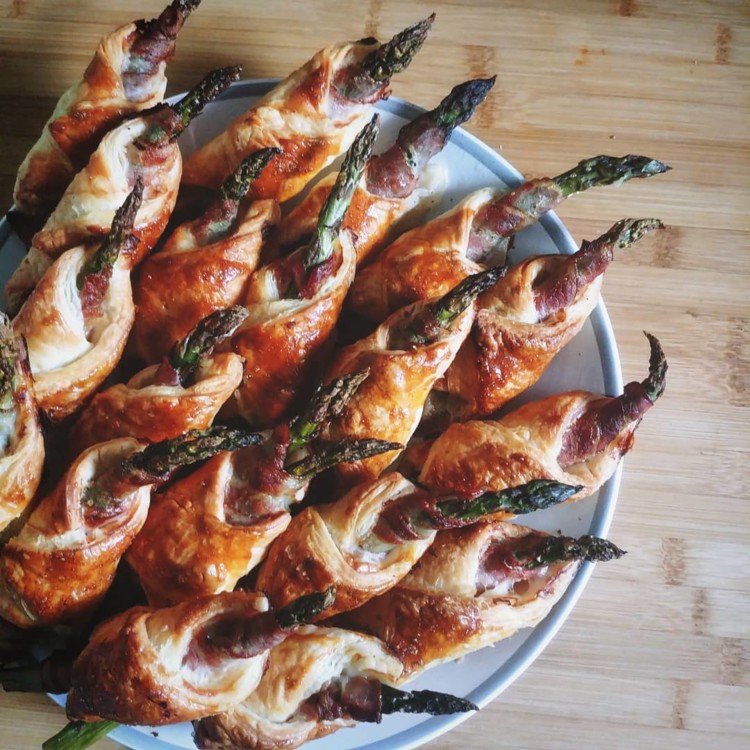 Спаржа, запечена в беконі і листковому тісті @paulinamapsa