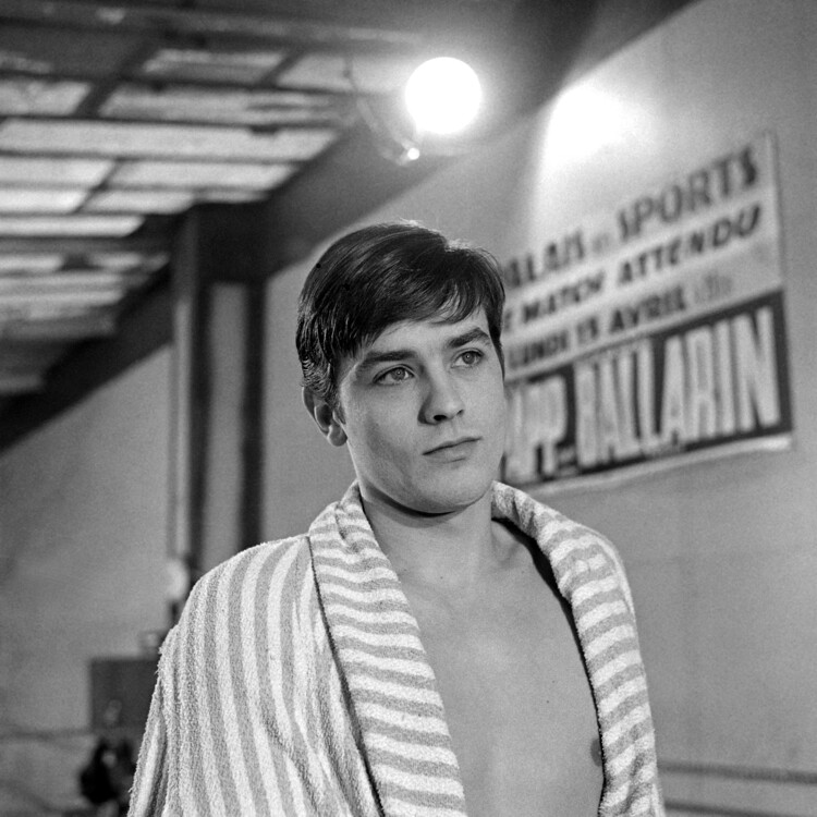 Ален Делон в боксерському залі під час інтерв'ю для програми Cinepanorama, 1959 рік