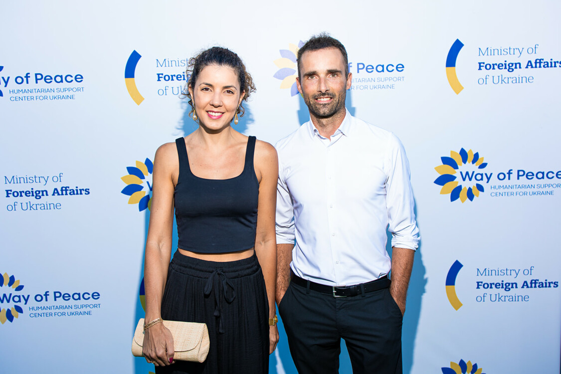 Фонд "Дорога миру" зібрав у Парижі 5 млн. гривень для ЗСУ фото