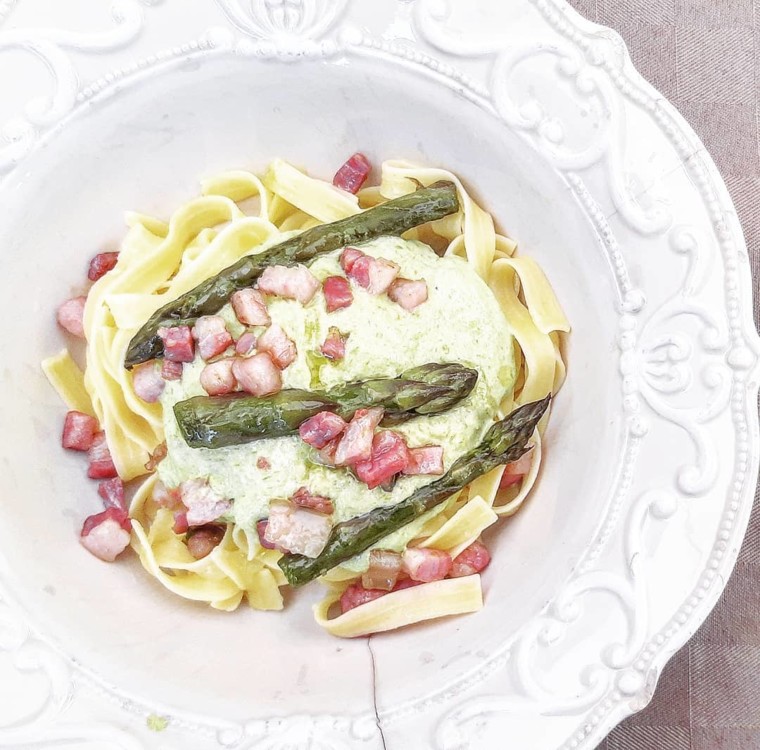 Паста з беконом, спаржею і м'яким сиром @mammeconstile