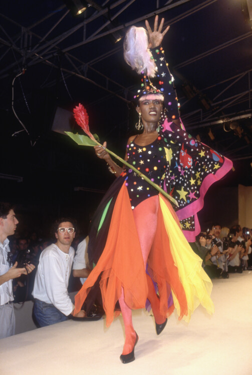 Грейс Джонс на подиуме Patrick Kelly весна-лето 1989