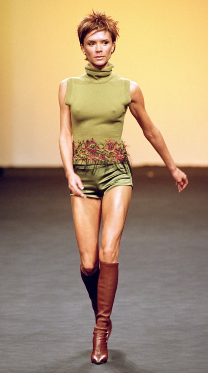 Вікторія Бекхем на подіумі Maria Grachvogel, 2000