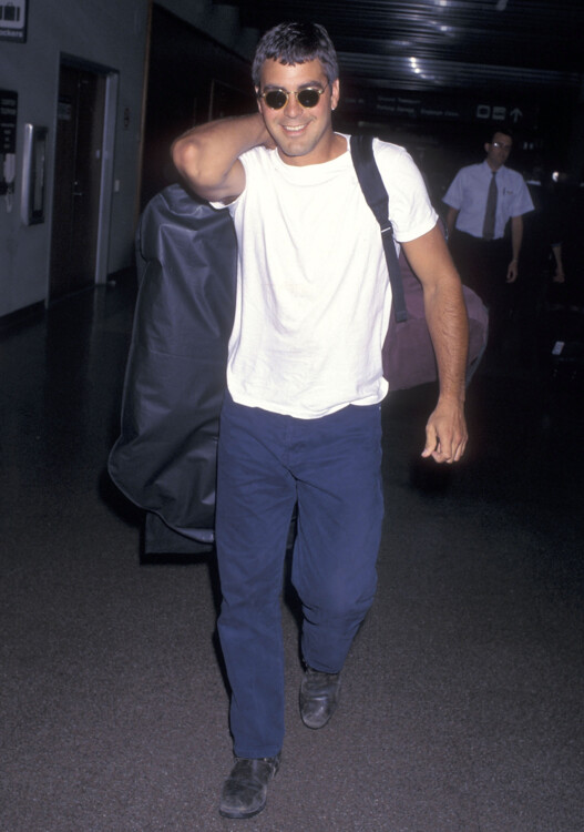 Джордж Клуні в Міжнародному аеропорту Лос-Анджелеса, 1995