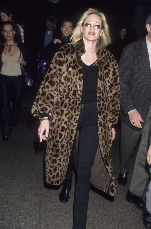 Мелани Гриффит в Международном аэропорту Лос-Анджелеса, 1999