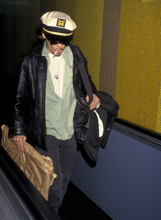 Джонни Депп в Международном аэропорту Лос-Анджелеса, 1994