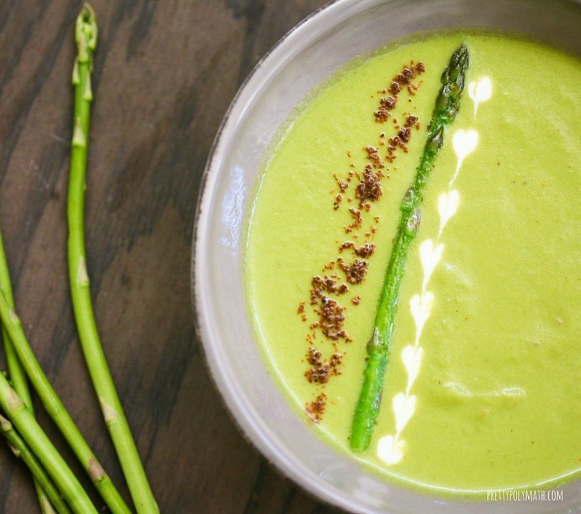 Суп-пюре з спаржі, цибулі, вершків і брі @milkandcardamom