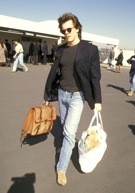 Кевин Бейкон в Международном аэропорту Лос-Анджелеса, 1991