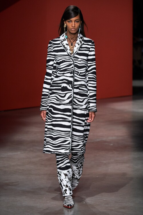 Modnyj Print Zebra 2020 Trend Sezona Obrazy S Foto Vogue Ukraine Vogue Ua