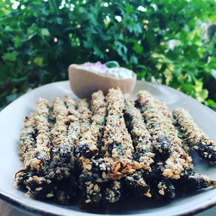 Спаржа, обсмажена в панірувальних сухарях і пармезані @uni_chorn_dreams