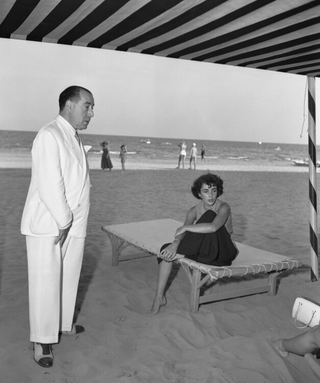 Елізабет Тейлор на пляжі Лідо під час фестивалю, 1950