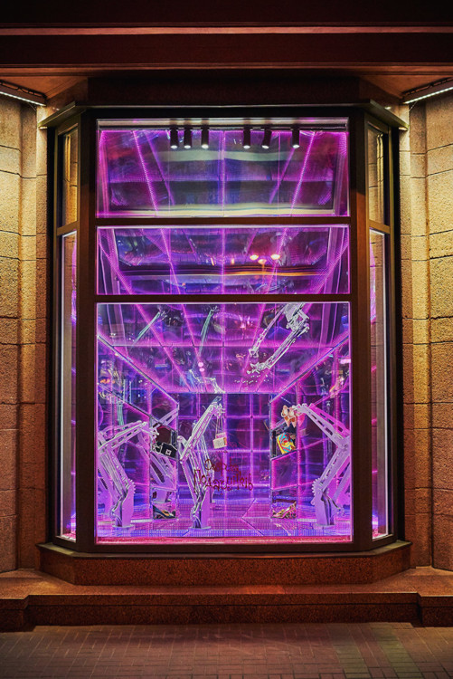 Новогодние витрины киевского ЦУМ "Фабрика подарков"