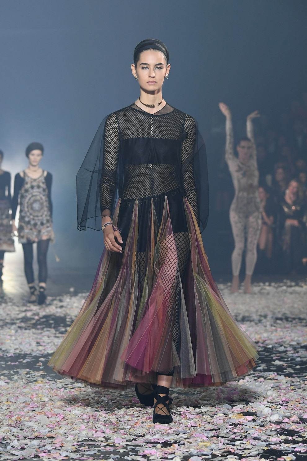 5ba8ff804b086 - Старт Недели моды в Париже: Christian Dior весна-лето 2019