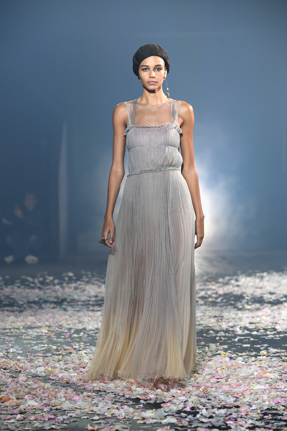5ba8ff1db8913 - Старт Недели моды в Париже: Christian Dior весна-лето 2019