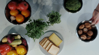 Vogue Kitchen: томаты, фаршированные брокколи, и овощи-гриль на шпажках