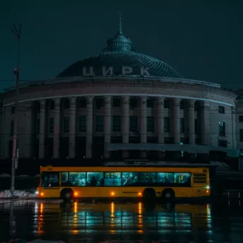 Внутрішнє світло: 49 магічних фотографій Києва в темряві