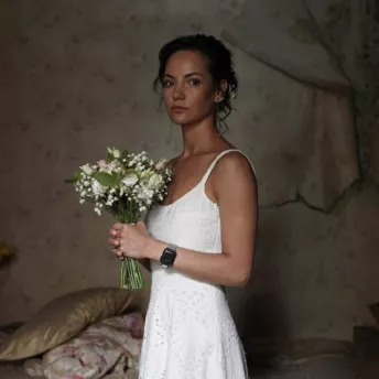 Дівчина з Вінниці, чий будинок зруйнувала російська ракета, не стала скасовувати весілля