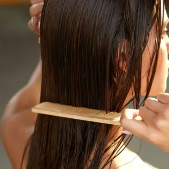 Три волосини: у який спосіб зробити волосся густішим