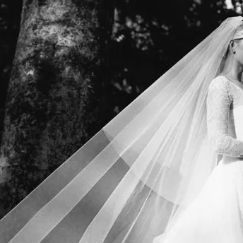Нові фото весільної сукні Карлі Клосс