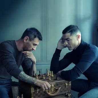 Легендарний кадр: Кріштіану Роналду та Ліонель Мессі грають у шахи
