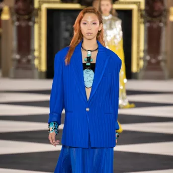 Модний відтінок Klein Blue в колекціях весна-літо 2020