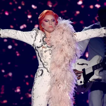 Леди Гага примеряла образ Дэвида Боуи на Grammy Awards