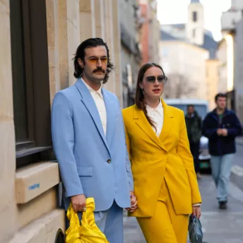 Streetstyle: як комбінувати синій і жовтий у чоловічому гардеробі