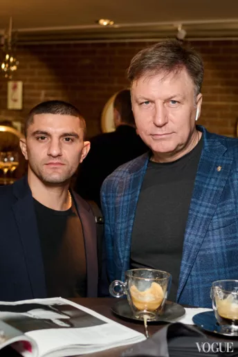 Артем Далакян (слева)