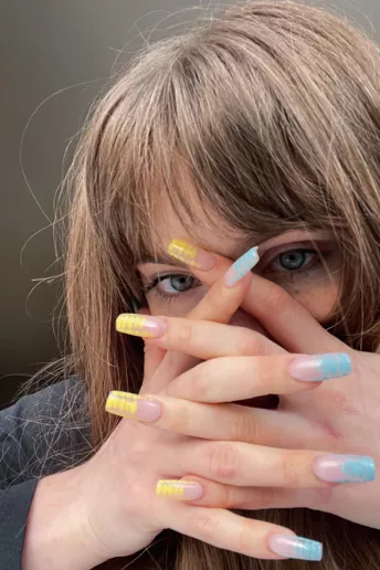 Патріотизм до кінчиків нігтів: українська nail-майстриня, яка створює манікюр з любов'ю до України