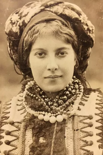 Портрет нації: традиційні зачіски українок на історичних фото