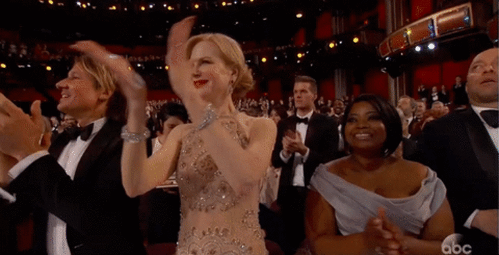 Николь Кидман хлопает на Оскаре