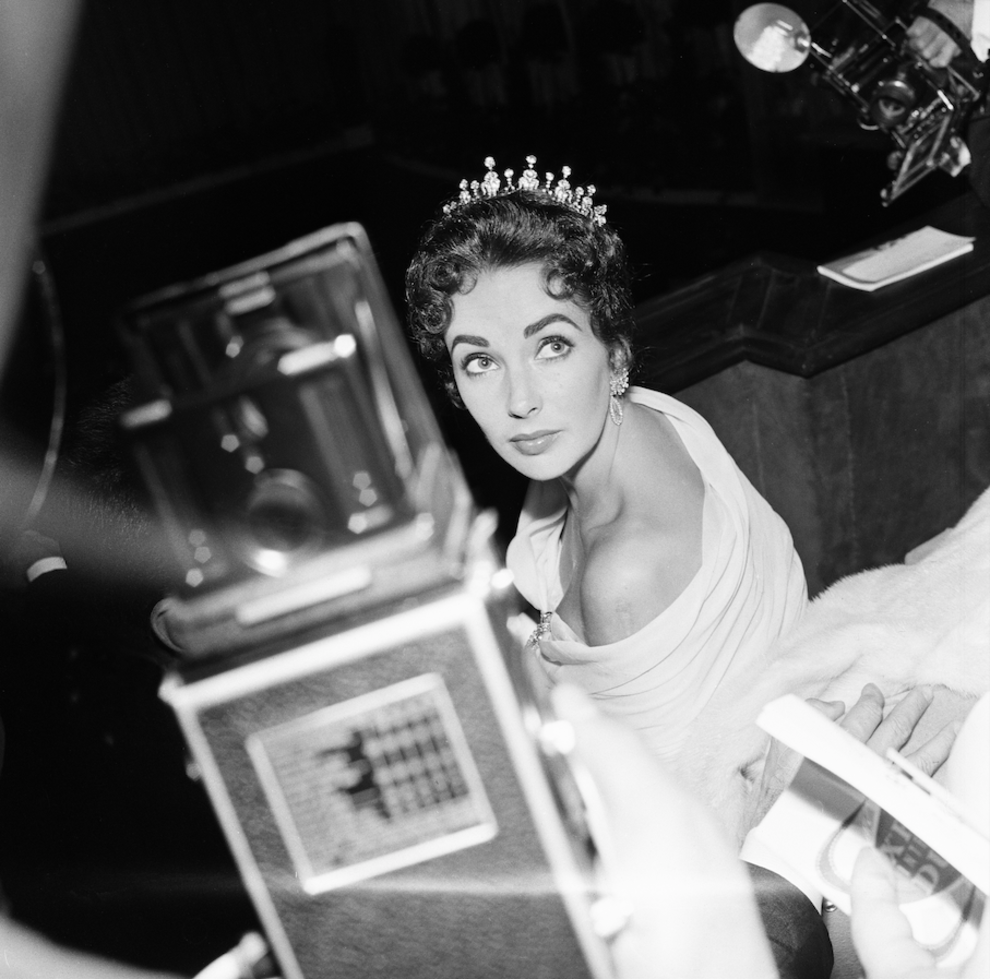 Елізабет Тейлор на відкритті Каннського кінофестивалю, 6 травня 1957 року