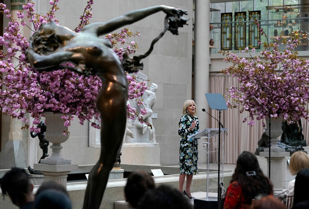 Джилл Байден на преспоказі виставки «В Америці: Антологія моди», 2 травня 2022