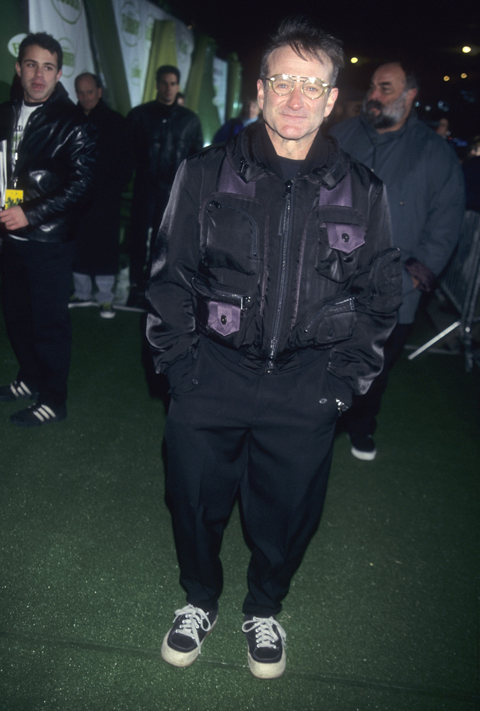 Робін Вільямс в бомбері Issey Miyake на прем'єрі фільму «Флаббер» у Нью-Йорку, 16 листопада 1997
